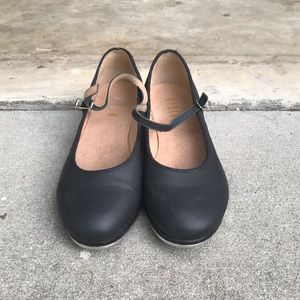 Slightly used women’s Bloche tap shoes.